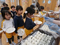 ☆　給食バイキング（年長児）　☆