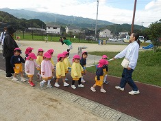 ☆　秋の遠足（2歳児）　☆